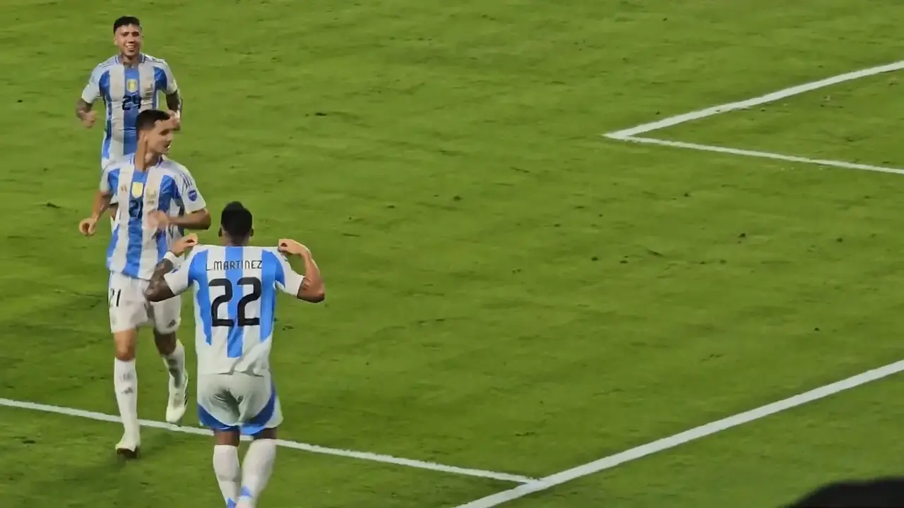 Lautaro Martínez með argentínska landsliðinu